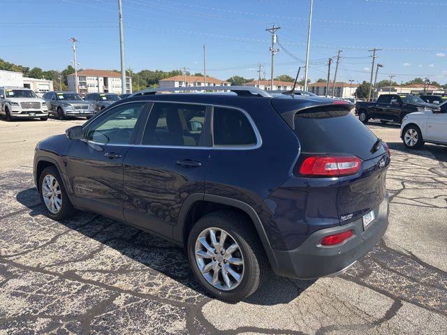 Photo of 2016 True Blue Pearlcoat Jeep Cherokee