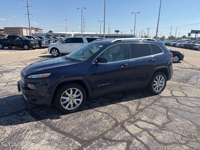Photo of 2016 True Blue Pearlcoat Jeep Cherokee