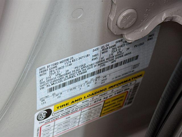 Photo of 2024 Ceramic Pearl Metallic Tri-Coat Lincoln Navigator