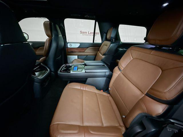 Photo of 2024 Ceramic Pearl Metallic Tri-Coat Lincoln Navigator
