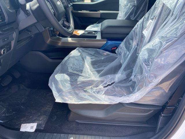 Photo of 2025 Oxford White Ford F-150