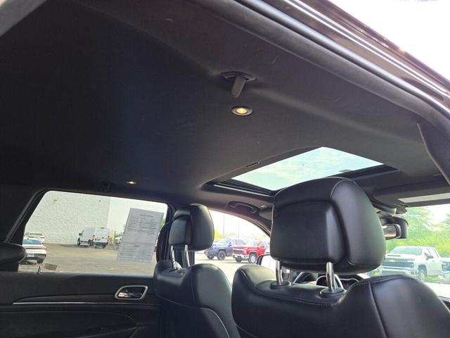 Photo of 2019 Granite Crystal Metallic Clearcoat Jeep Grand Cherokee