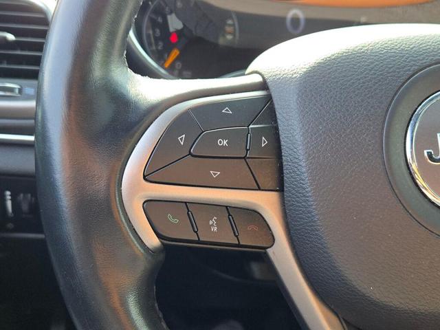 Photo of 2019 Granite Crystal Metallic Clearcoat Jeep Grand Cherokee