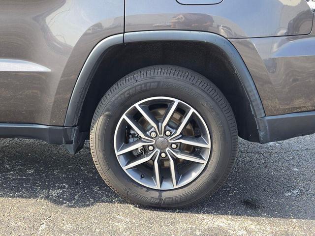 Photo of 2019 Granite Crystal Metallic Clearcoat Jeep Grand Cherokee