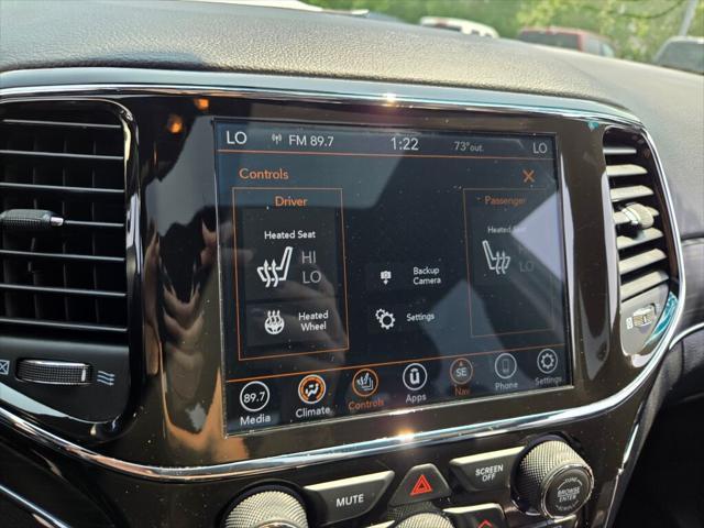 Photo of 2021 Diamond Black Crystal Pearlcoat Jeep Grand Cherokee