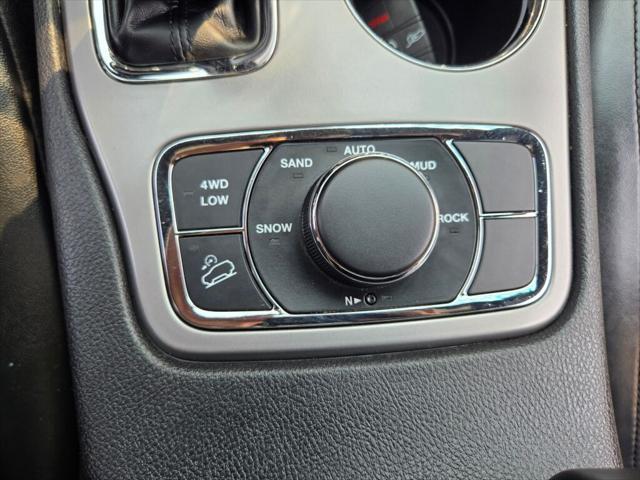 Photo of 2021 Diamond Black Crystal Pearlcoat Jeep Grand Cherokee