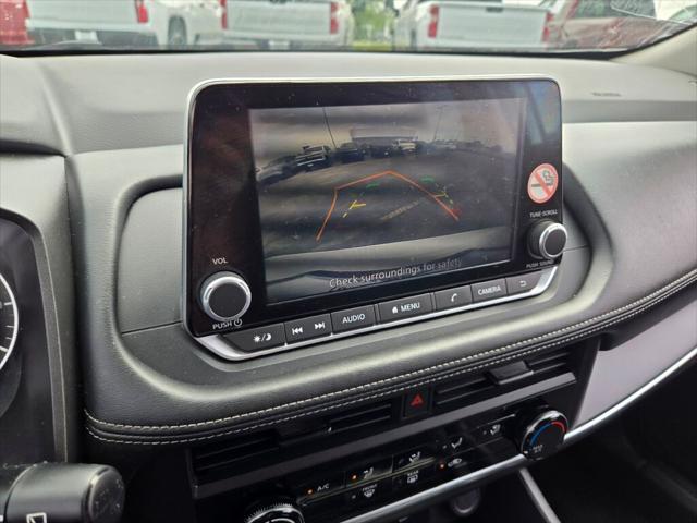 Photo of 2024 Glacier White Nissan Rogue