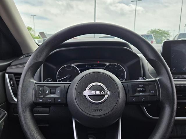 Photo of 2024 Glacier White Nissan Rogue