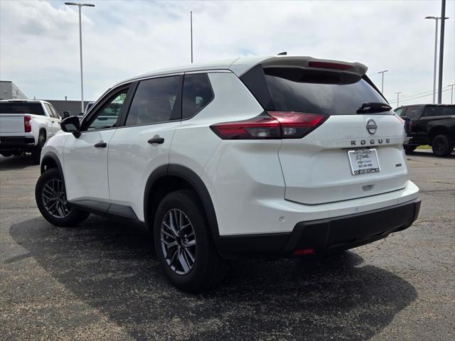 Photo of 2024 Glacier White Nissan Rogue