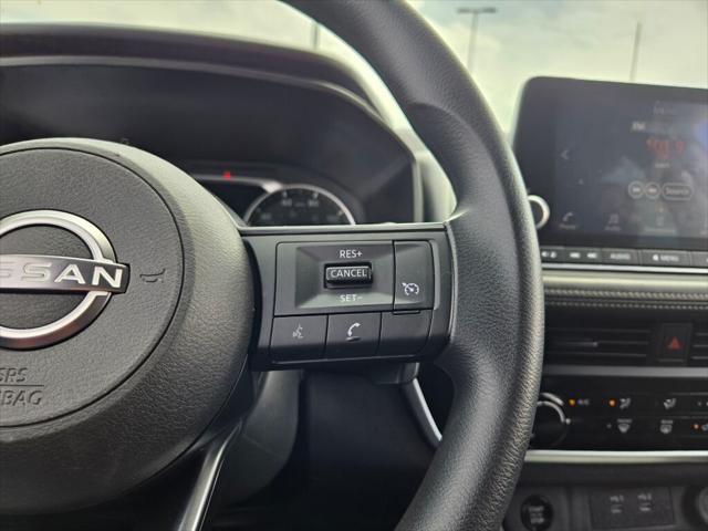 Photo of 2024 Glacier White Nissan Rogue