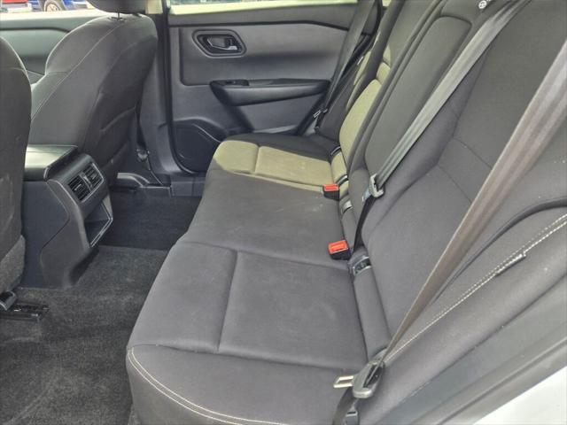 Photo of 2024 Glacier White Nissan Rogue