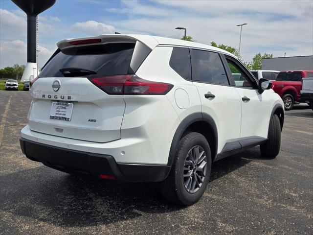 Photo of 2024 Glacier White Nissan Rogue