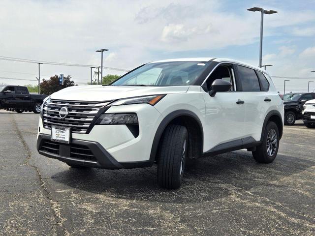 Photo of 2024 Glacier White Nissan Rogue