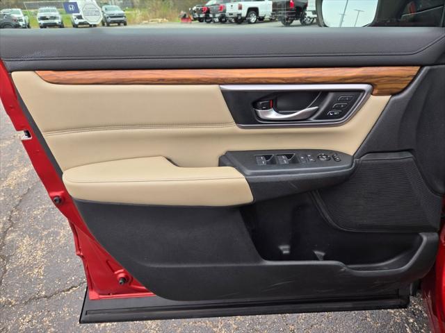 Photo of 2017 Molten Lava Pearl Honda CR-V