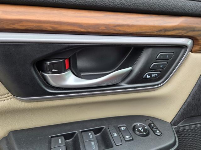 Photo of 2017 Molten Lava Pearl Honda CR-V