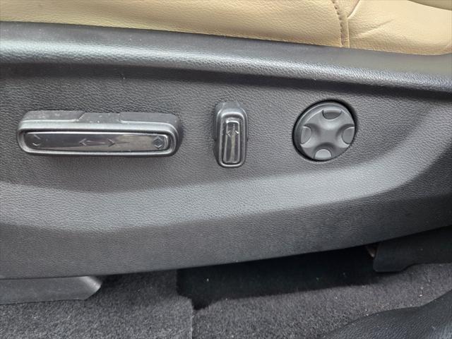 Photo of 2017 Molten Lava Pearl Honda CR-V