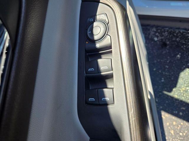 Photo of 2017 White Frost Tricoat GMC Acadia
