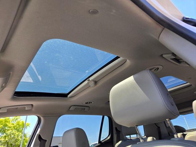 Photo of 2017 White Frost Tricoat GMC Acadia