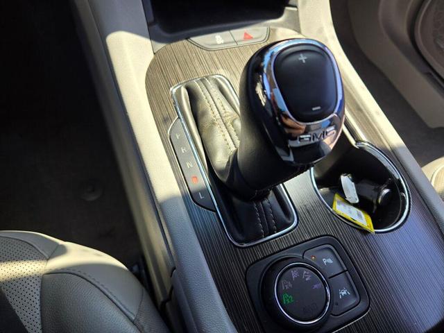 Photo of 2017 White Frost Tricoat GMC Acadia