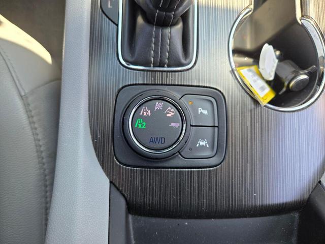 Photo of 2017 White Frost Tricoat GMC Acadia