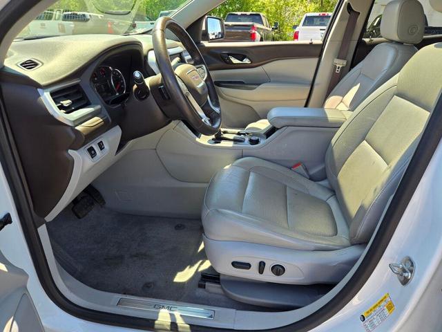 Photo of 2017 White Frost Tricoat GMC Acadia