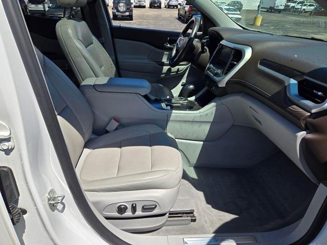 Photo of 2017 White Frost Tricoat GMC Acadia