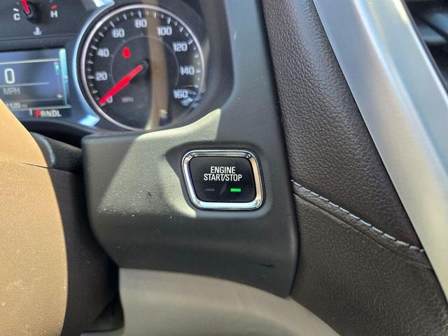 Photo of 2017 White Frost Tricoat GMC Acadia