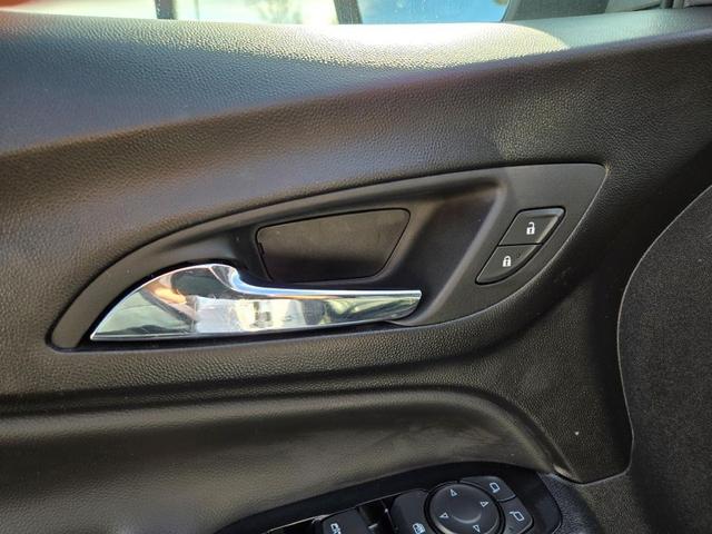 Photo of 2023 White Chevrolet Equinox