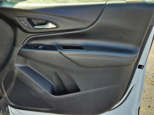 Photo of 2023 White Chevrolet Equinox