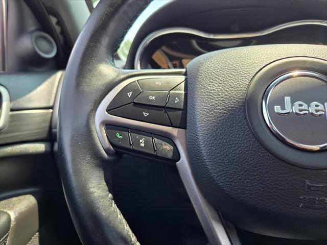 Photo of 2019 Bright White Clearcoat Jeep Grand Cherokee