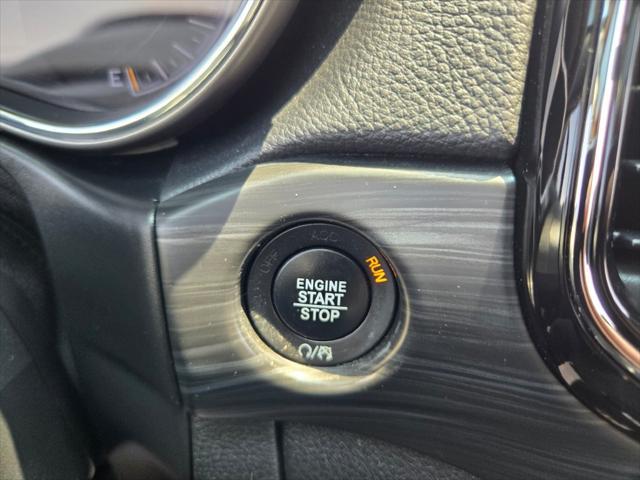 Photo of 2019 Bright White Clearcoat Jeep Grand Cherokee