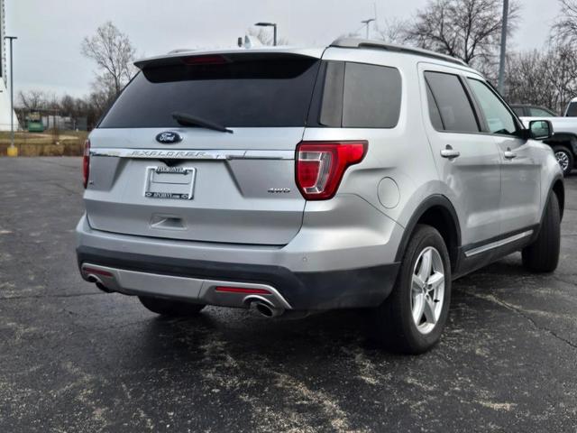 Photo of 2017 Ingot Silver Ford Explorer