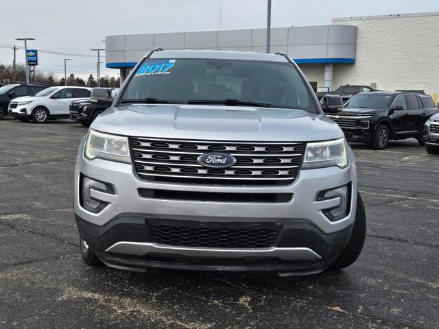 Photo of 2017 Ingot Silver Ford Explorer