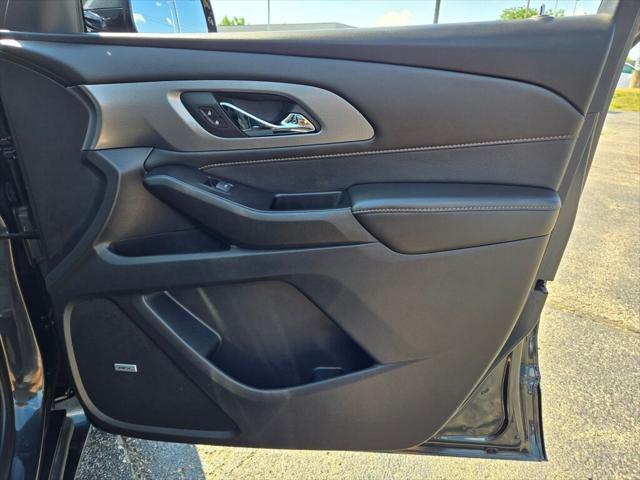Photo of 2020 Graphite Metallic Chevrolet Traverse