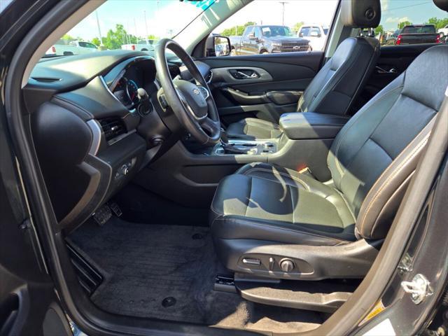 Photo of 2020 Graphite Metallic Chevrolet Traverse