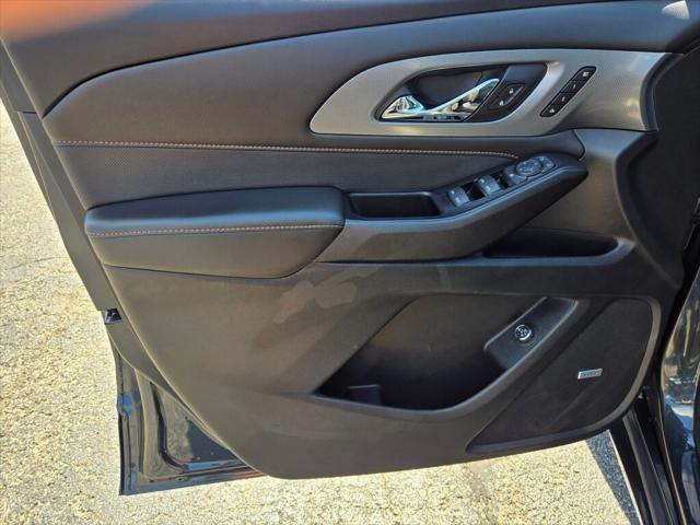 Photo of 2020 Graphite Metallic Chevrolet Traverse