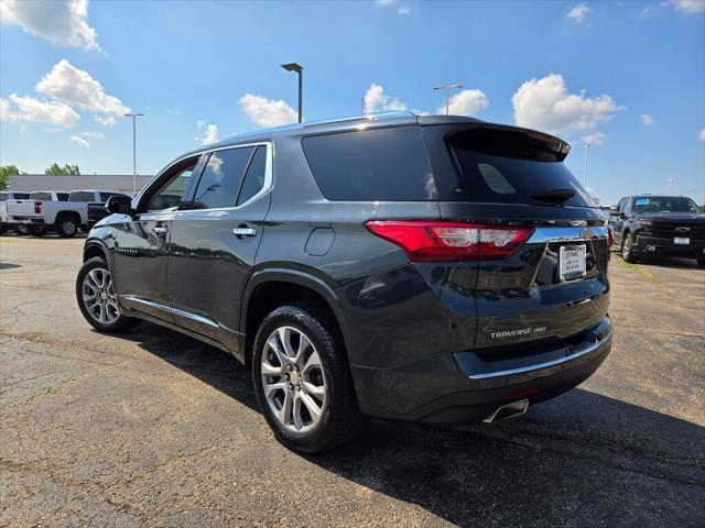 Photo of 2020 Graphite Metallic Chevrolet Traverse
