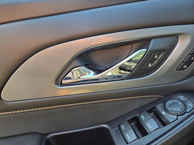 Photo of 2020 Graphite Metallic Chevrolet Traverse