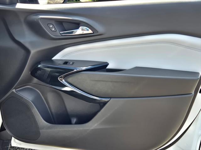 Photo of 2025 Summit White Chevrolet Trax