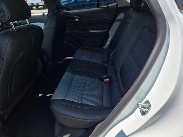 Photo of 2025 Summit White Chevrolet Trax