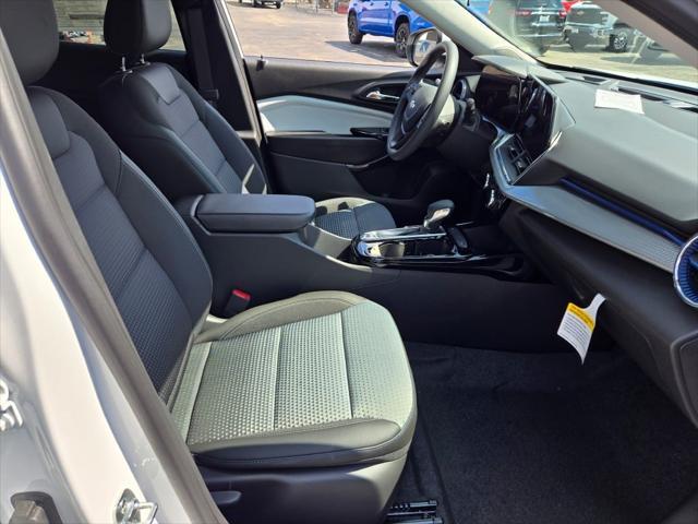 Photo of 2025 Summit White Chevrolet Trax