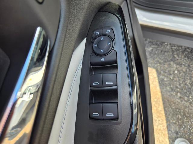 Photo of 2025 Summit White Chevrolet Trax