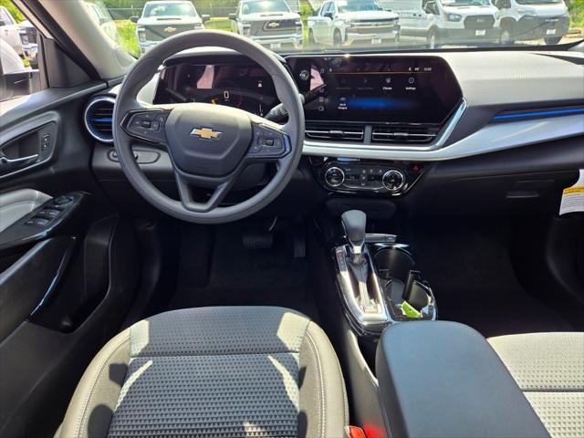 Photo of 2025 Summit White Chevrolet Trax