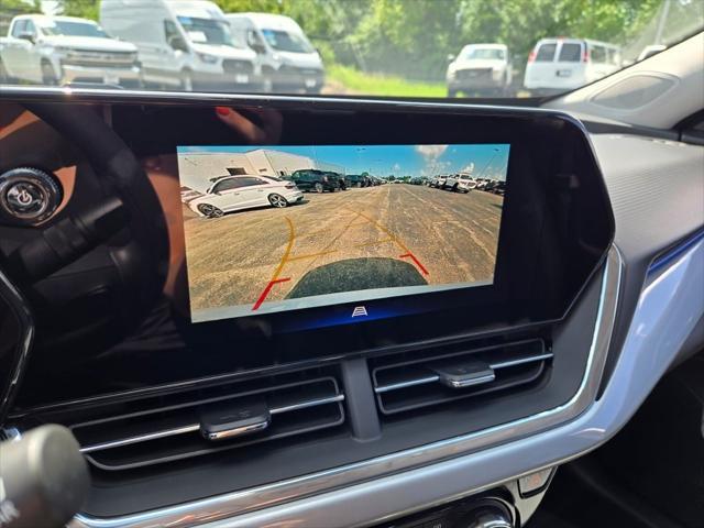 Photo of 2025 Summit White Chevrolet Trax