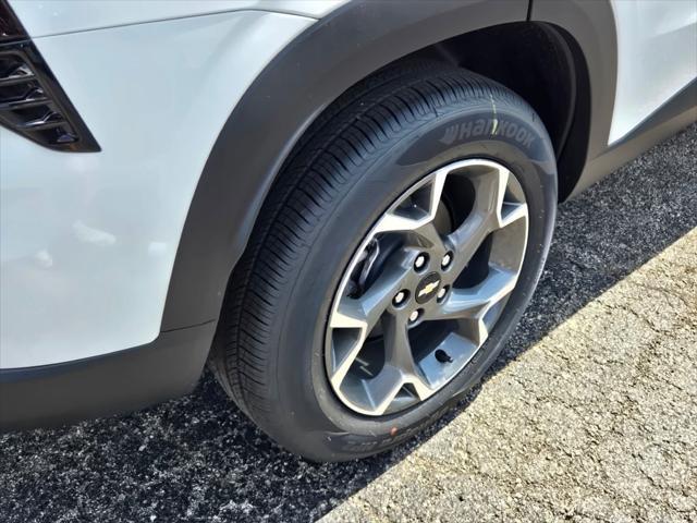 Photo of 2025 Summit White Chevrolet Trax