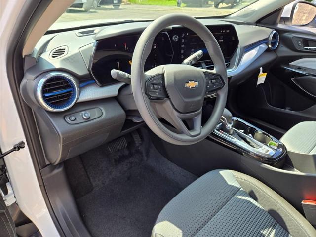 Photo of 2025 Summit White Chevrolet Trax
