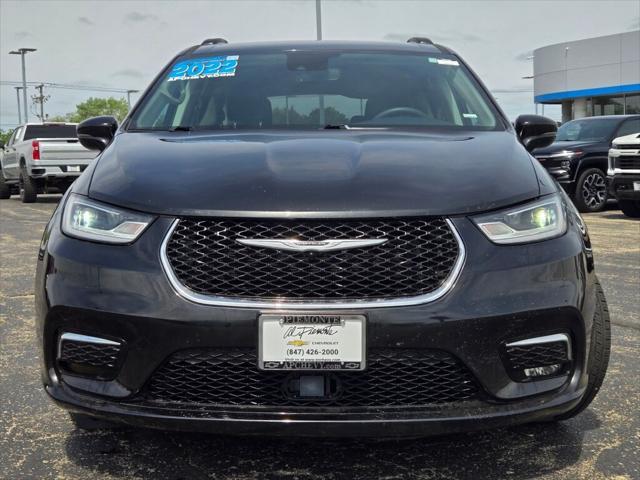 Photo of 2022 Brilliant Black Clearcoat Chrysler Pacifica