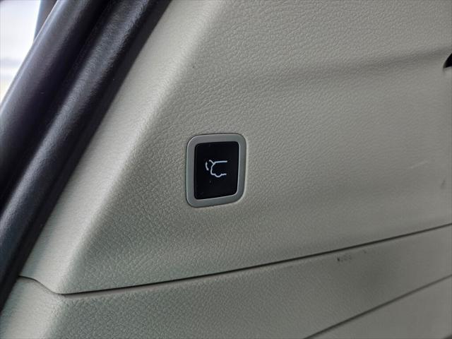 Photo of 2022 Brilliant Black Clearcoat Chrysler Pacifica