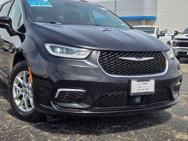 Photo of 2022 Brilliant Black Clearcoat Chrysler Pacifica