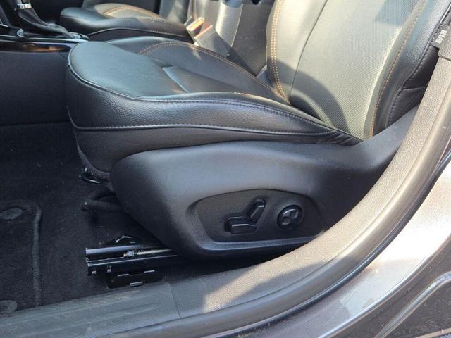 Photo of 2020 Granite Crystal Metallic Clearcoat Jeep Compass